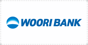 왼쪽에 심볼마크, 오른쪽에 영문으로 WOORI BANK의 글씨가 있는 로고
