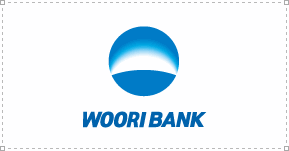 위쪽에 심볼마크, 아래쪽에 영문으로 WOORI BANK의 글씨가 있는 로고
